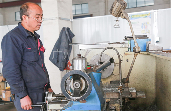 真空乳化機(jī)廠家一般不外傳的乳化機(jī)保養(yǎng)小貼士【鈺翔】