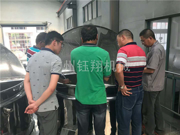 專業(yè)的真空乳化機(jī)生產(chǎn)廠家傳授你乳化機(jī)工作前的籌備【鈺翔】
